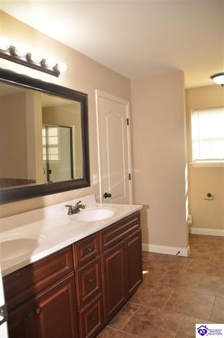 309 Merlot Court, Vine Grove, KY 40175