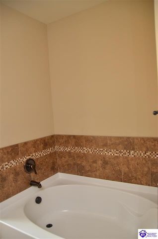 309 Merlot Court, Vine Grove, KY 40175