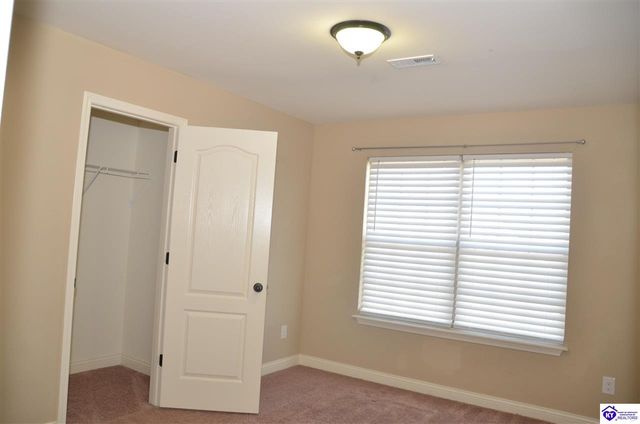 309 Merlot Court, Vine Grove, KY 40175