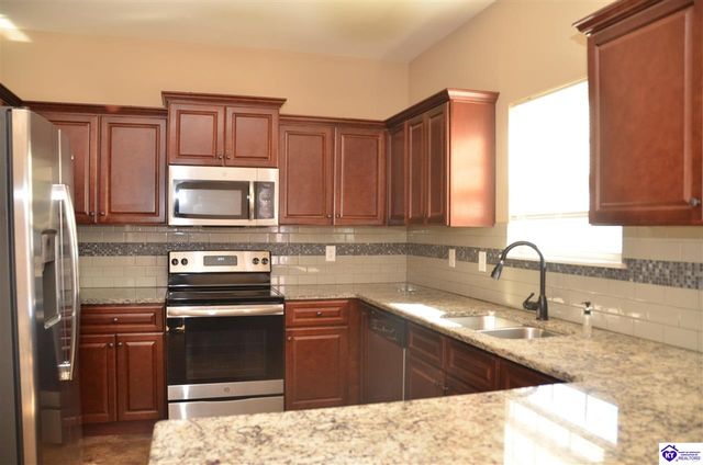 309 Merlot Court, Vine Grove, KY 40175