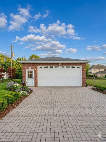 7841 N Odell Avenue, Niles, IL 60714