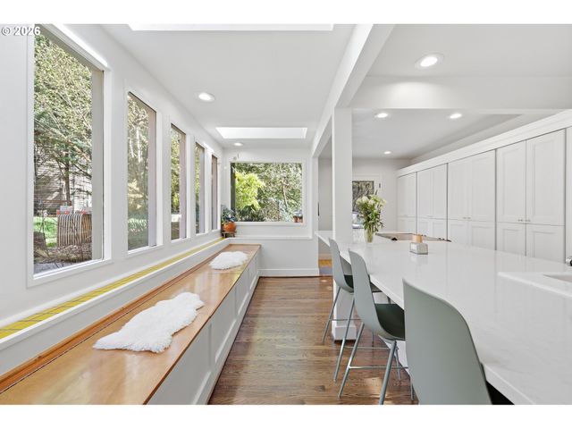 100 Nw PITTOCK Ave, Portland, OR 97210