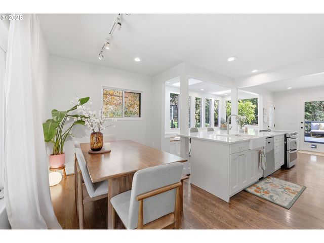 100 Nw PITTOCK Ave, Portland, OR 97210