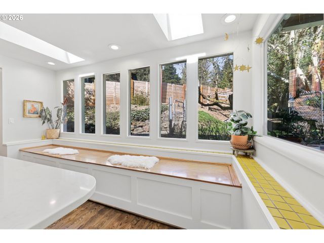 100 Nw PITTOCK Ave, Portland, OR 97210