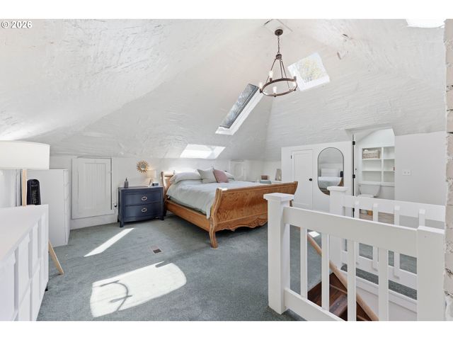 100 Nw PITTOCK Ave, Portland, OR 97210