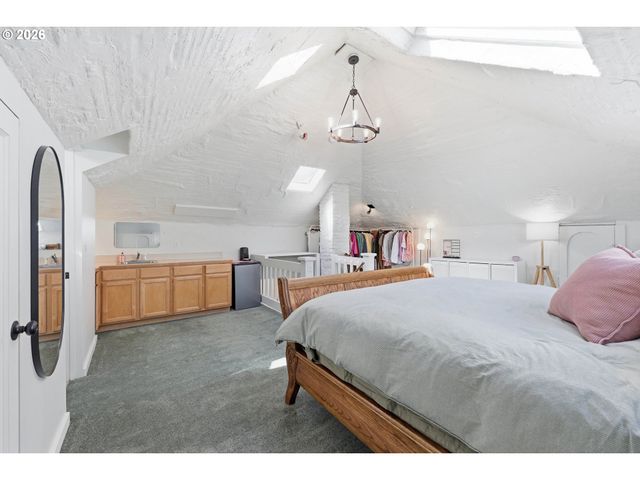 100 Nw PITTOCK Ave, Portland, OR 97210