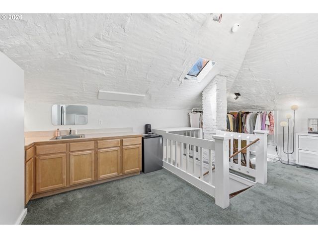 100 Nw PITTOCK Ave, Portland, OR 97210