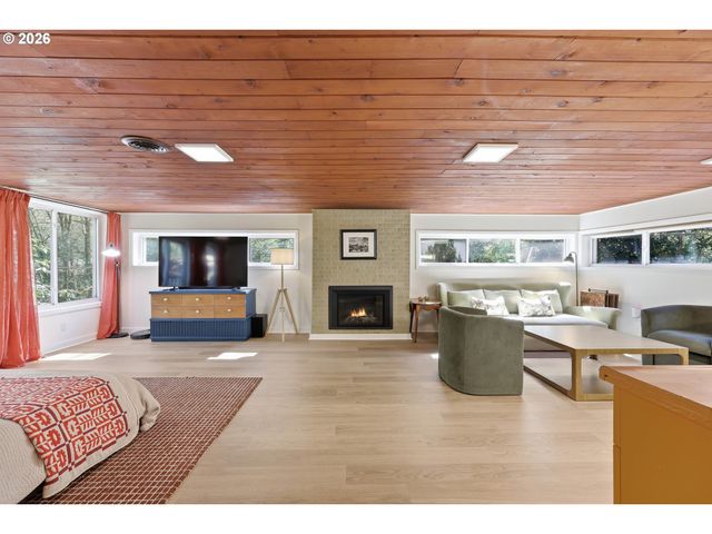 100 Nw PITTOCK Ave, Portland, OR 97210