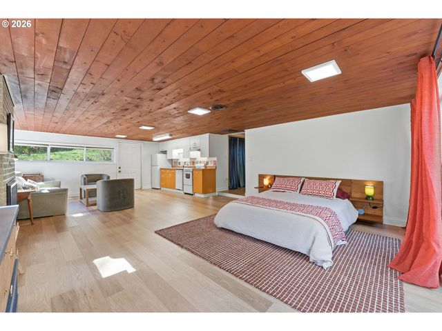 100 Nw PITTOCK Ave, Portland, OR 97210