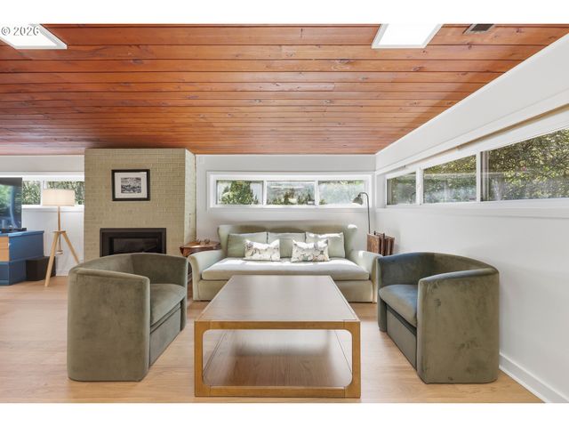 100 Nw PITTOCK Ave, Portland, OR 97210