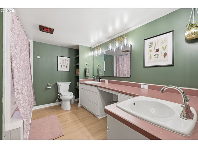 100 Nw PITTOCK Ave, Portland, OR 97210