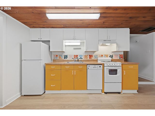 100 Nw PITTOCK Ave, Portland, OR 97210