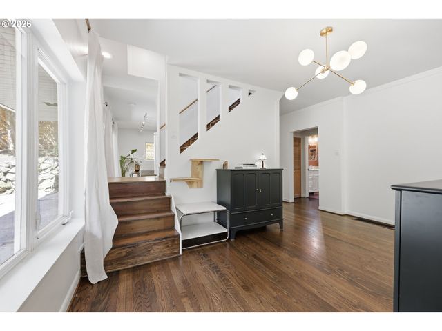 100 Nw PITTOCK Ave, Portland, OR 97210