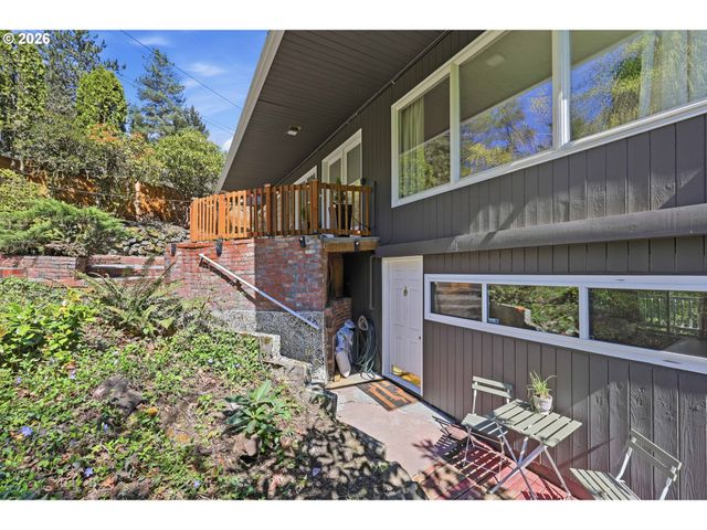 100 Nw PITTOCK Ave, Portland, OR 97210