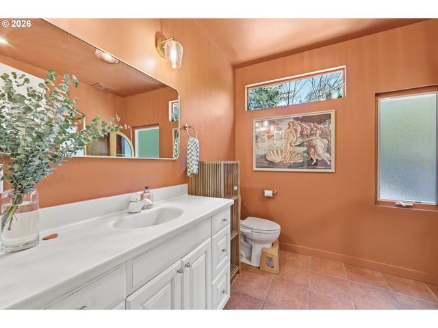 100 Nw PITTOCK Ave, Portland, OR 97210