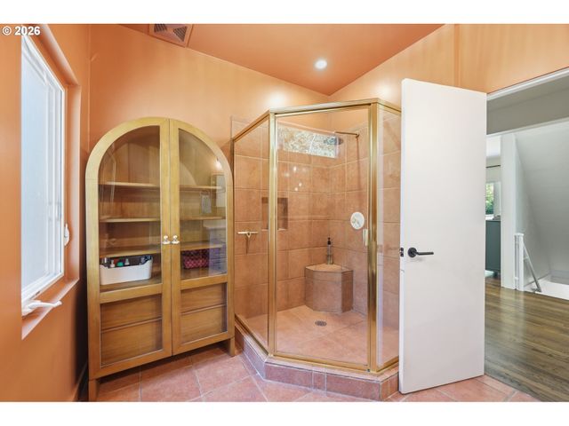 100 Nw PITTOCK Ave, Portland, OR 97210