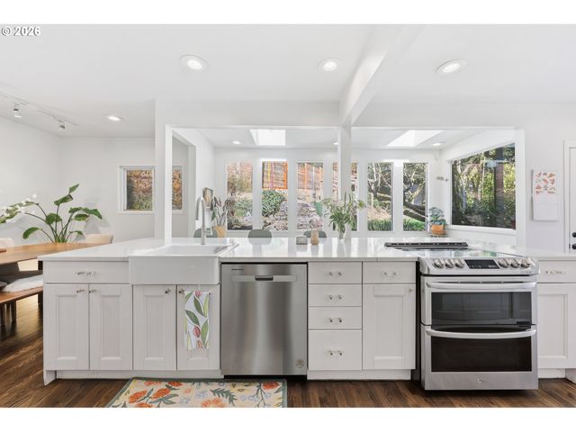 100 Nw PITTOCK Ave, Portland, OR 97210