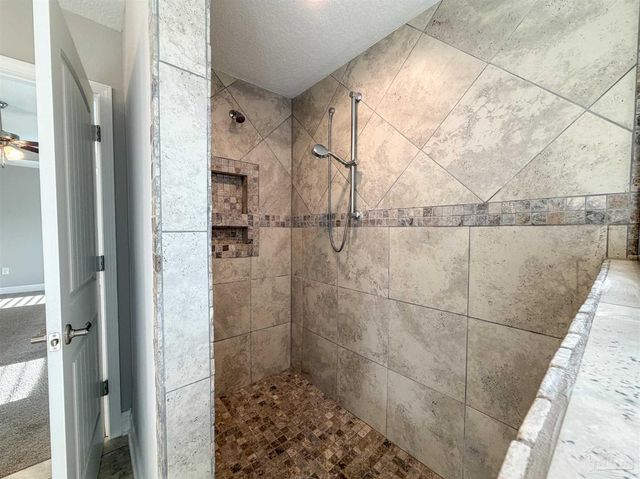 4578 Red Oak Dr, Milton, FL 32583