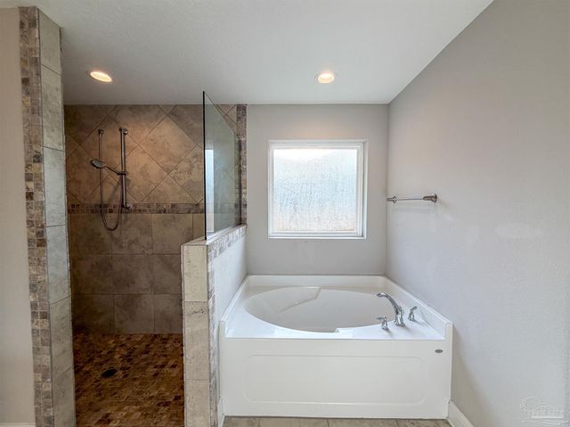 4578 Red Oak Dr, Milton, FL 32583