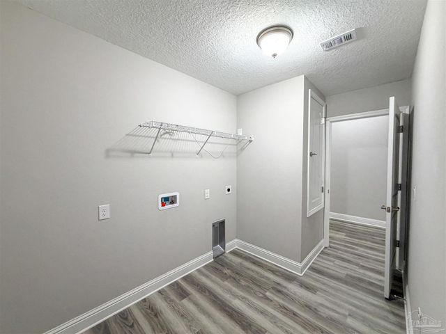 4578 Red Oak Dr, Milton, FL 32583