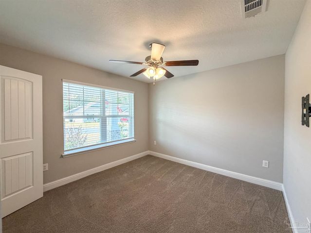 4578 Red Oak Dr, Milton, FL 32583