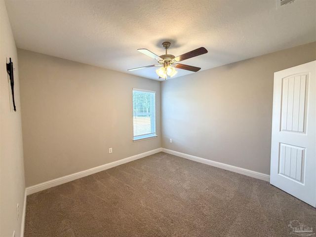 4578 Red Oak Dr, Milton, FL 32583