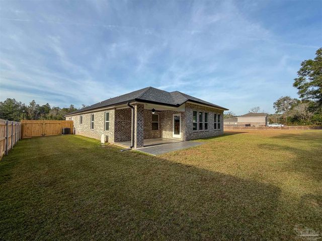 4578 Red Oak Dr, Milton, FL 32583