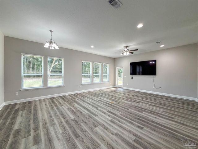 4578 Red Oak Dr, Milton, FL 32583