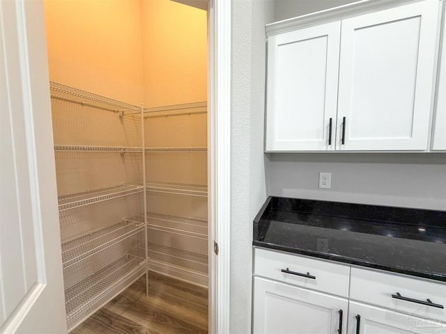 4578 Red Oak Dr, Milton, FL 32583