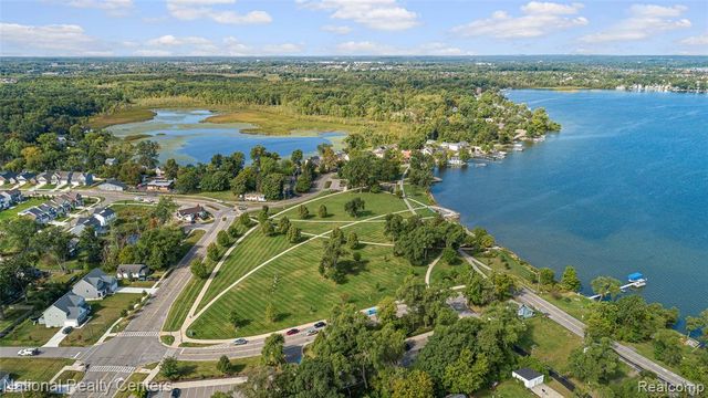 206 Bernstadt Street, Novi, MI 48377