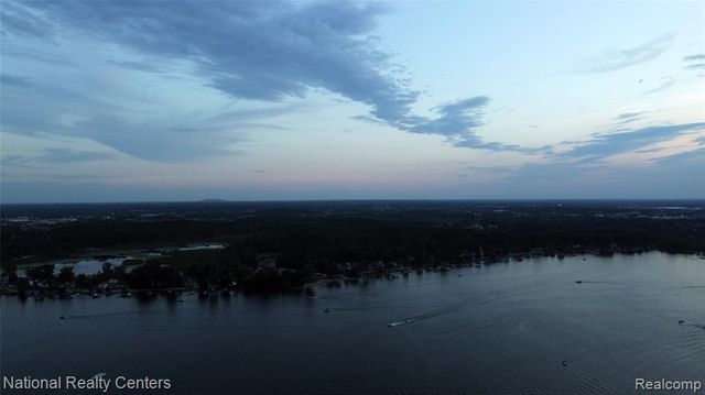 206 Bernstadt Street, Novi, MI 48377
