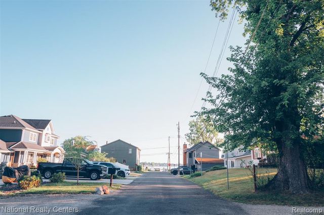 206 Bernstadt Street, Novi, MI 48377