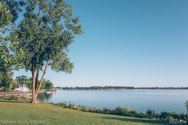 206 Bernstadt Street, Novi, MI 48377