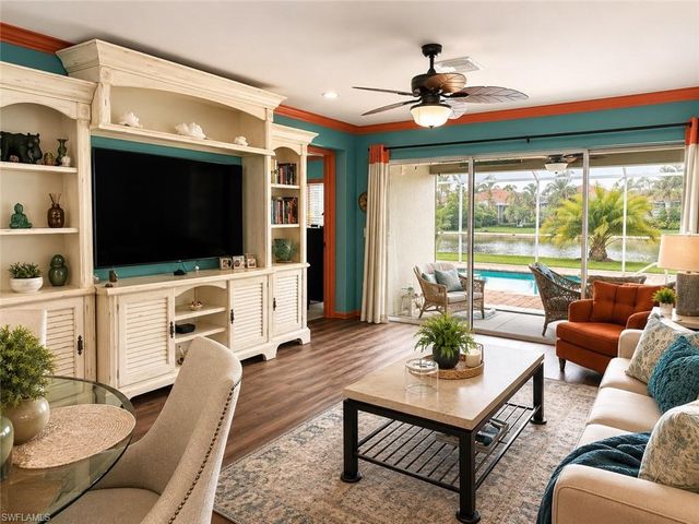 8693 Querce CT, Naples, FL 34114