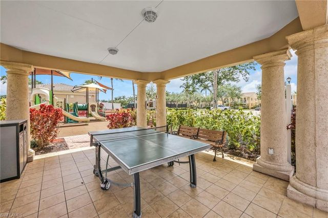8693 Querce CT, Naples, FL 34114