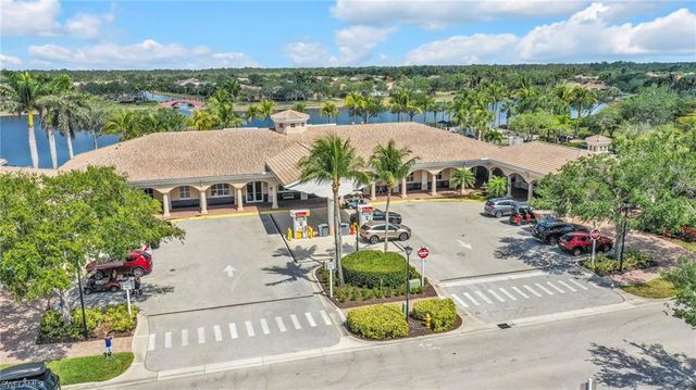 8693 Querce CT, Naples, FL 34114