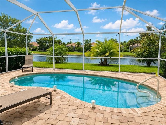 8693 Querce CT, Naples, FL 34114
