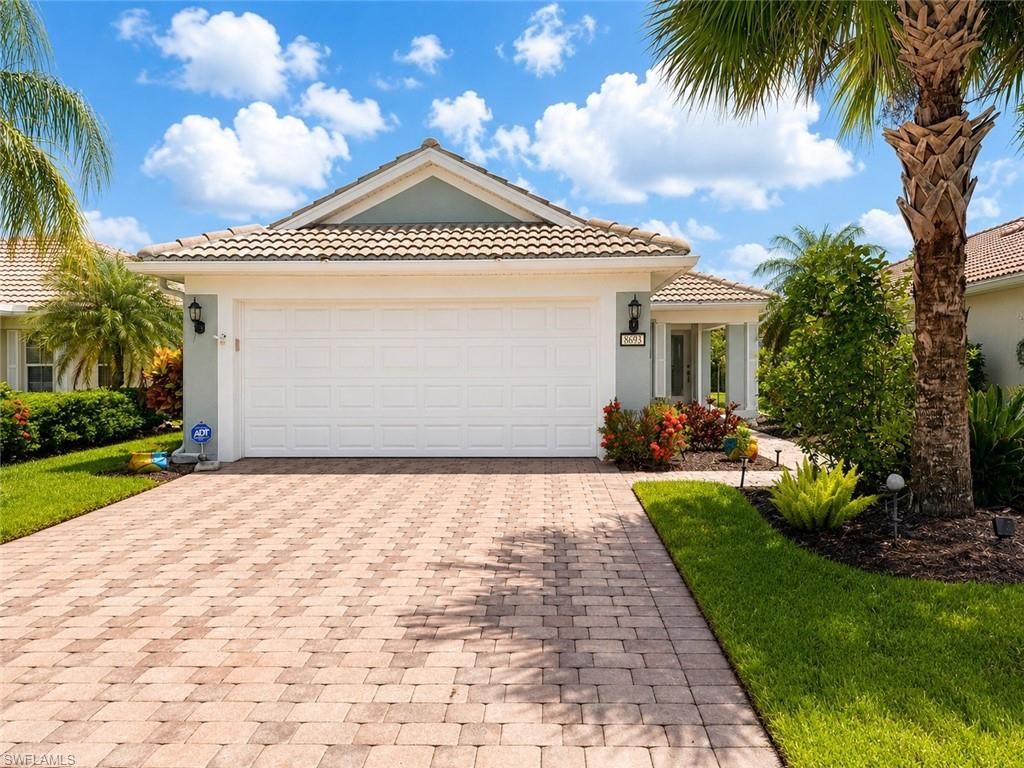 8693 Querce CT, Naples, FL 34114