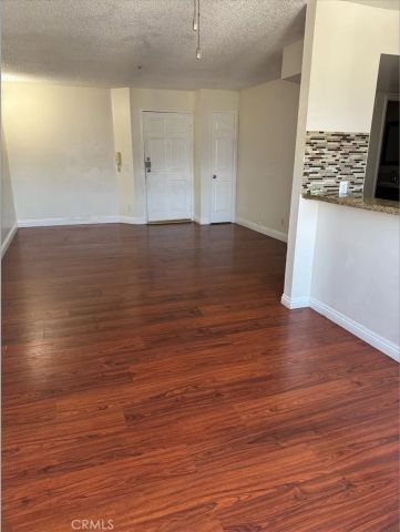 9014 Burnet 201, North Hills, CA 91343