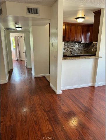 9014 Burnet 201, North Hills, CA 91343