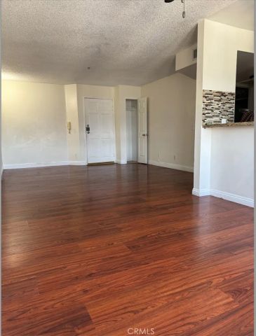 9014 Burnet 201, North Hills, CA 91343