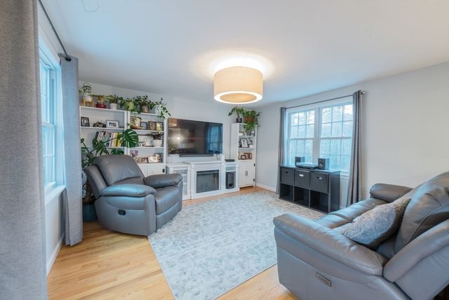 2 Pisces Lane, Plymouth, MA 02360
