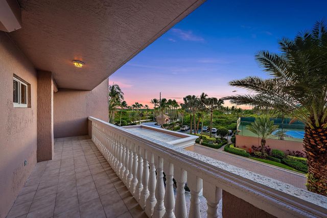 700 Ocean Royale 302, Juno Beach, FL 33408