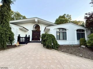 8 Driftwood Drive, Livingston Twp., NJ 07039