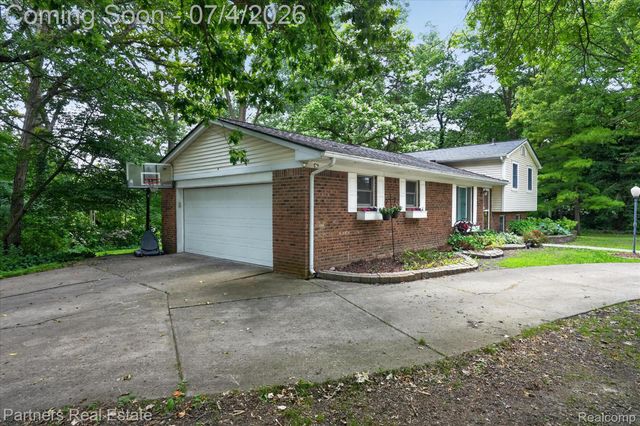 2500 Hubert Road, Genoa Township, MI 48114