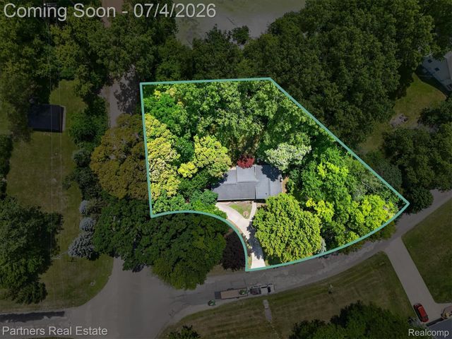 2500 Hubert Road, Genoa Township, MI 48114
