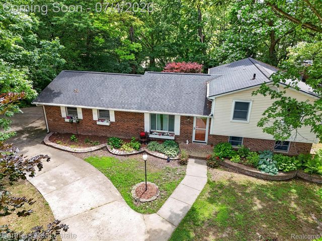 2500 Hubert Road, Genoa Township, MI 48114