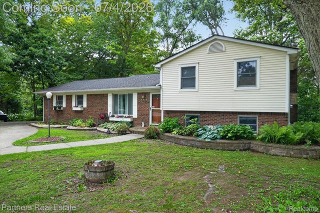 2500 Hubert Road, Genoa Township, MI 48114