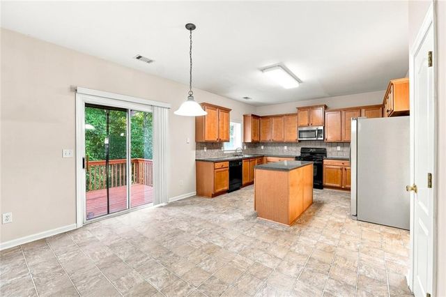2017 Preserve Creek Way, Loganville, GA 30052