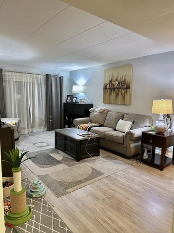 2900 Maple Avenue 24A, Downers Grove, IL 60515